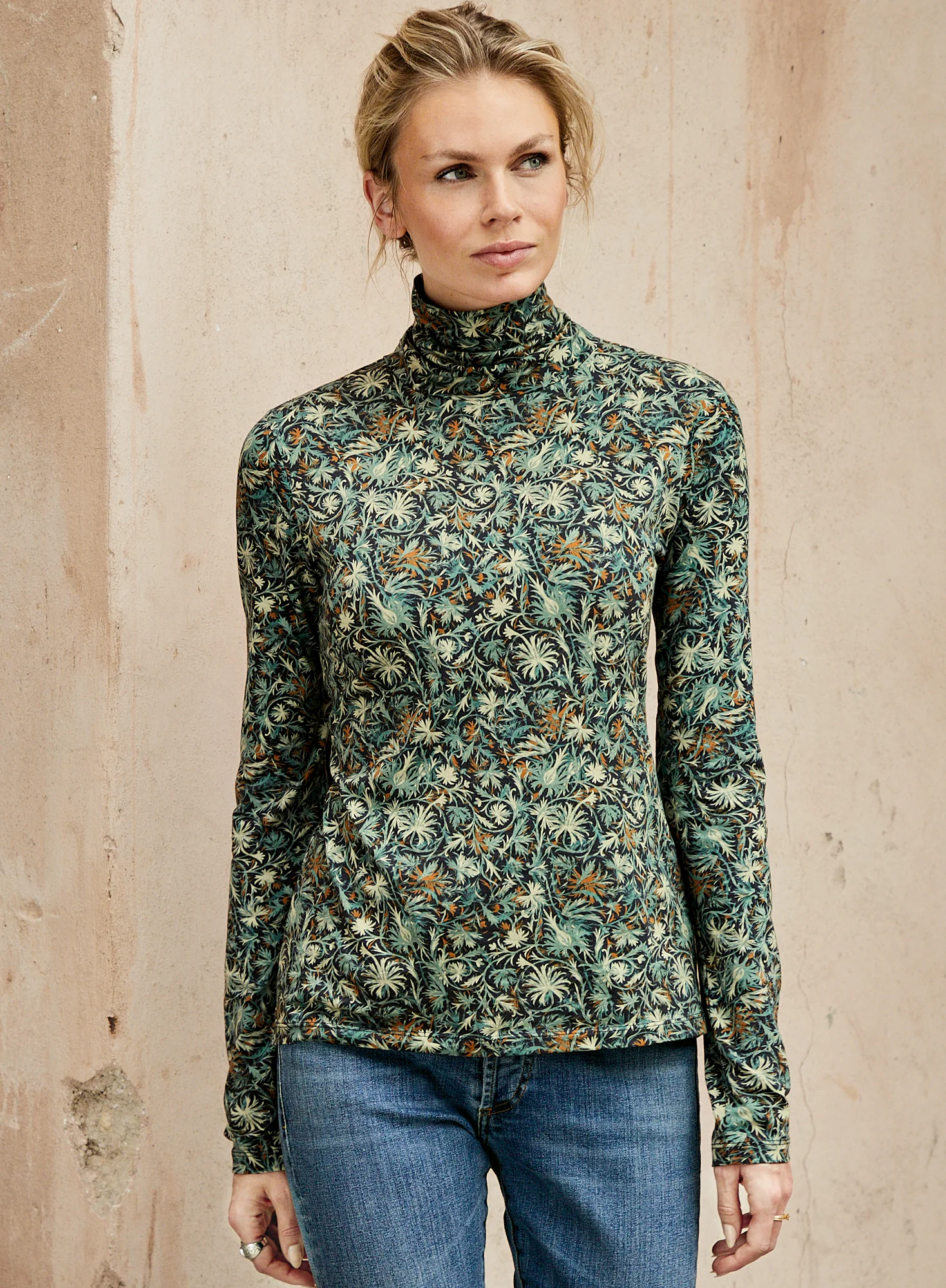 Winter Vine T-Neck - Image 4